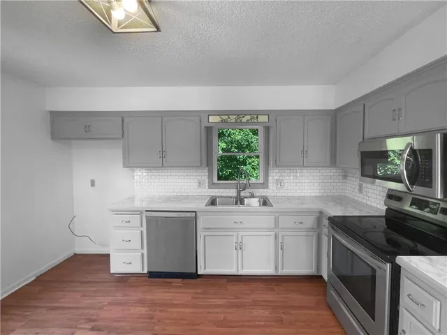 $295,000 | 1706 Regency Drive, Kearney, MO 64060