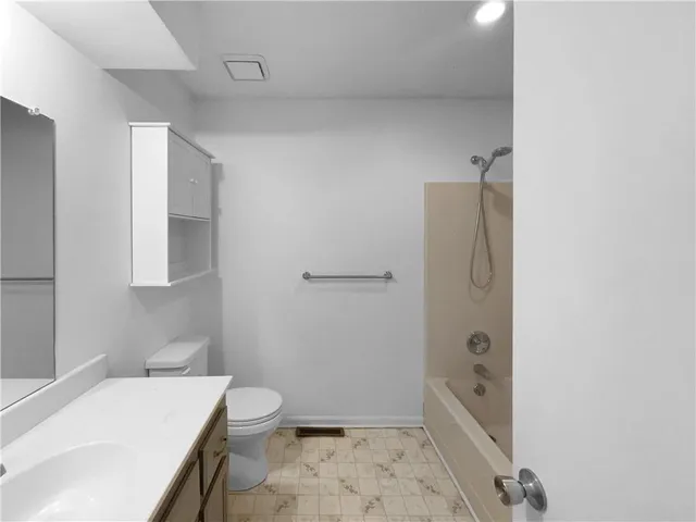 $295,000 | 1706 Regency Drive, Kearney, MO 64060