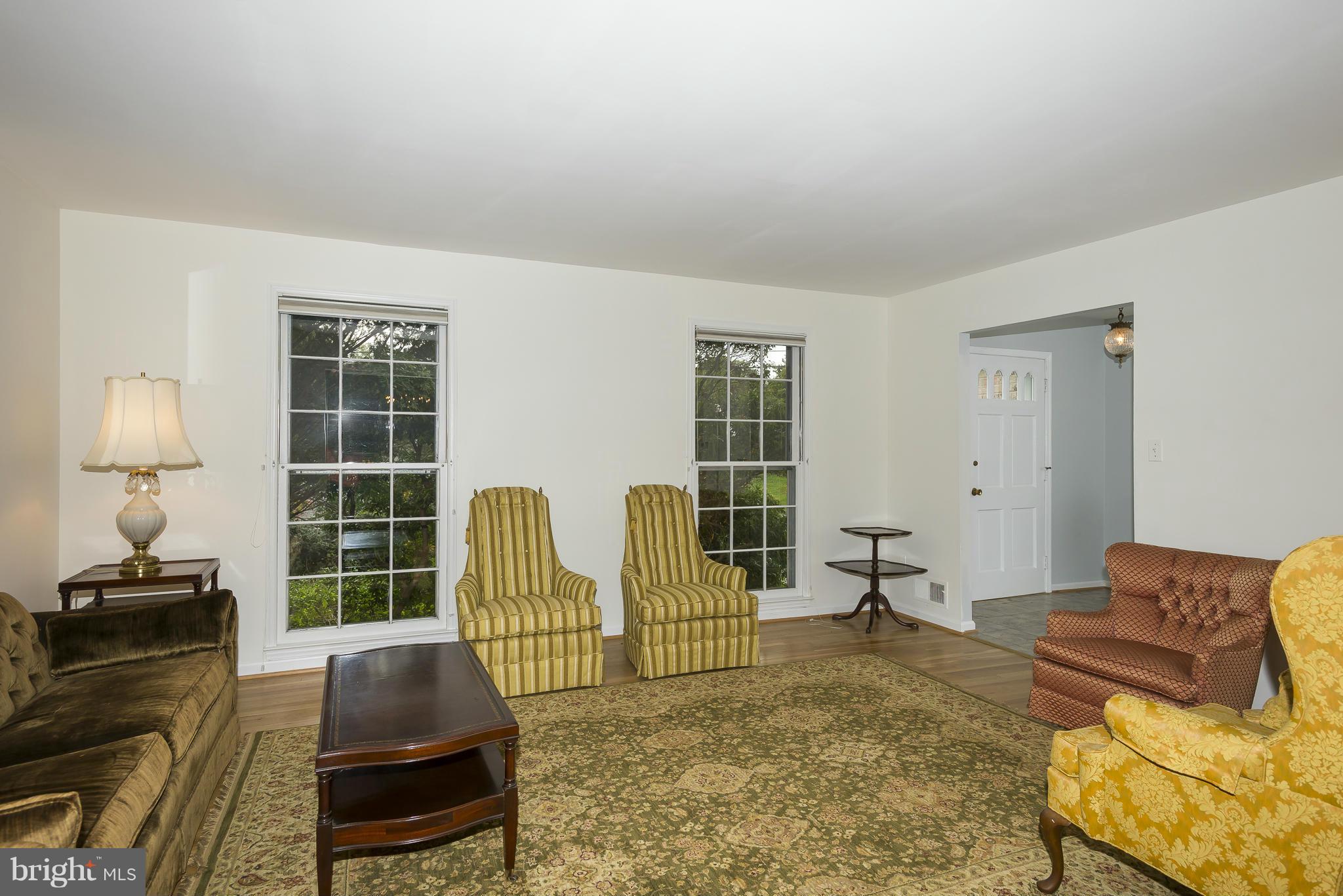 14401 Cantrell Road Silver Spring, MD 20905 - Photo 11 of 28 Living Room
