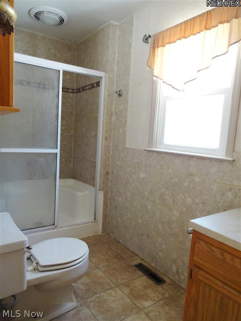 3798 Boydell Road Kent, OH 44240 - Photo 20 of 25 Master bath with LOTS of tile, tile floor, tile shower and tile on the walls.