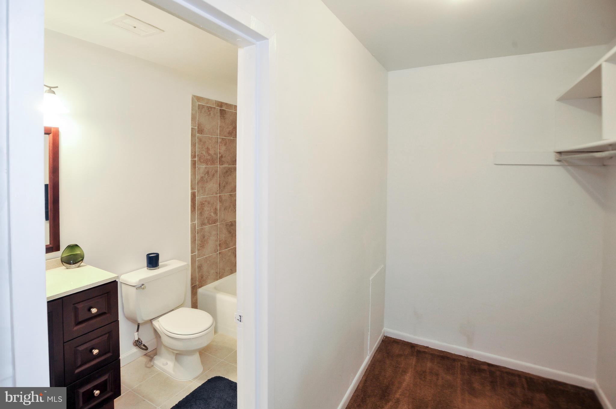 1420 Northgate Square, Unit 21B Reston, VA 20190 - Photo 14 of 30 Bath (Master)
