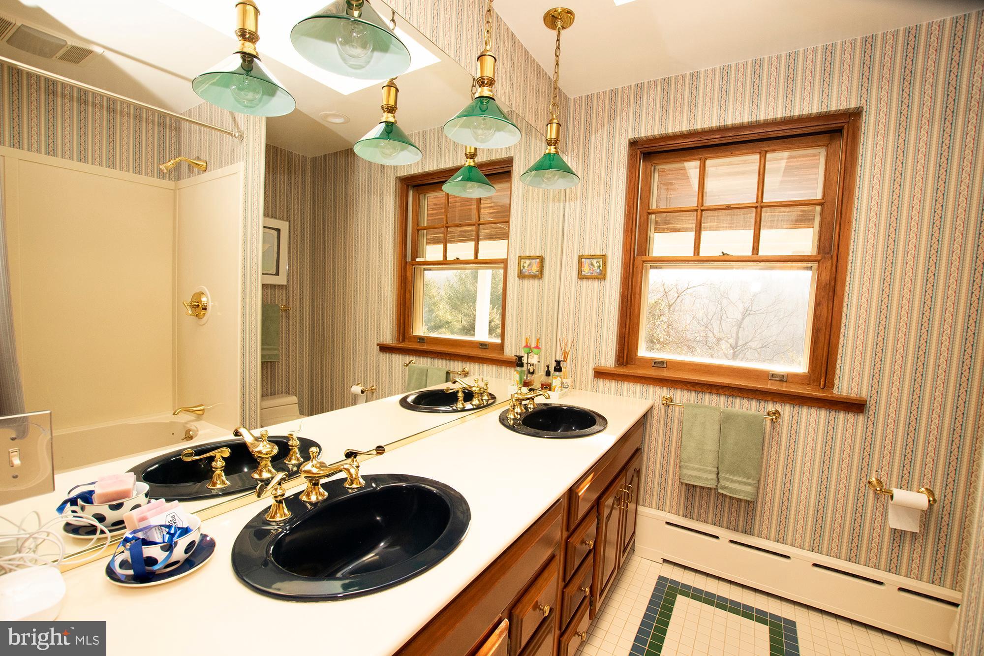 270 South Ridley Creek Road Media, PA 19063 - Photo 58 of 71 Upstairs hall bath