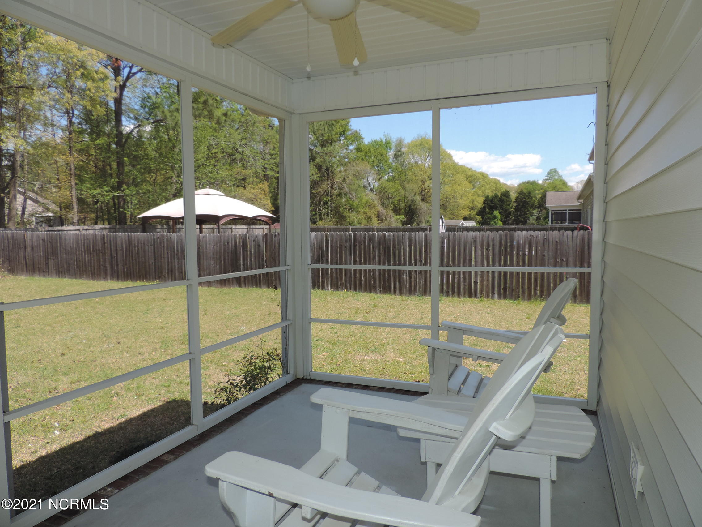 138 Pine Cove Road New Bern, NC 28562 - Photo 22 of 26 screened-in porch