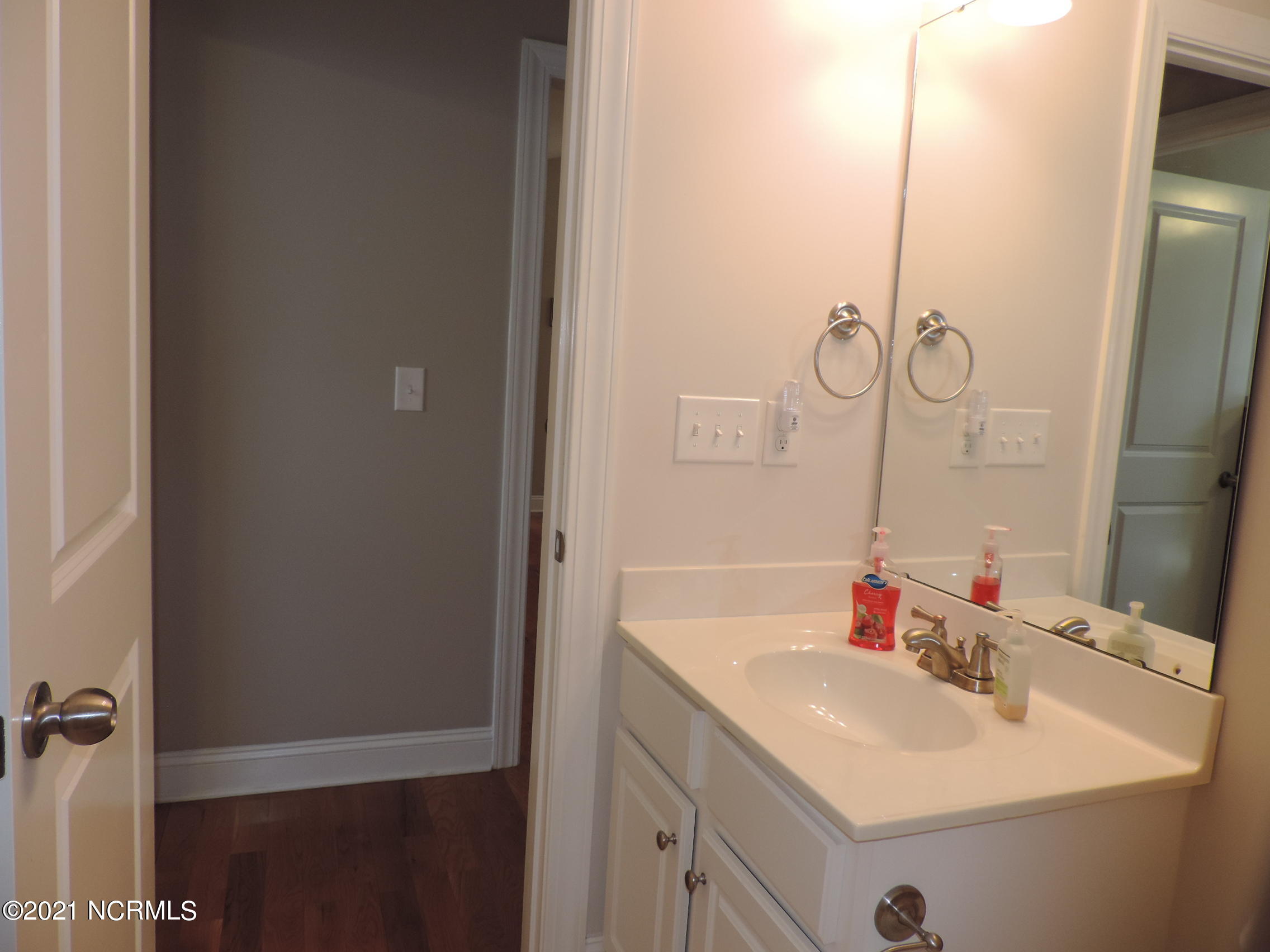 138 Pine Cove Road New Bern, NC 28562 - Photo 6 of 26 hallway bathroom