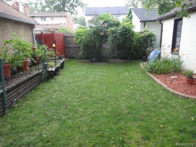 20000 Renfrew Road Detroit, MI 48221 - Photo 23 of 25 yard