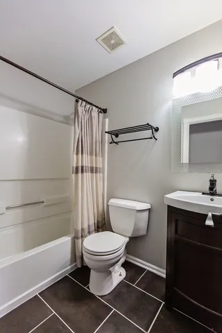 $2,450 | 3321 Bromley Lane, Aurora, IL 60502