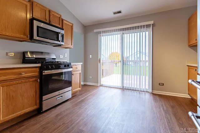 $2,450 | 3321 Bromley Lane, Aurora, IL 60502