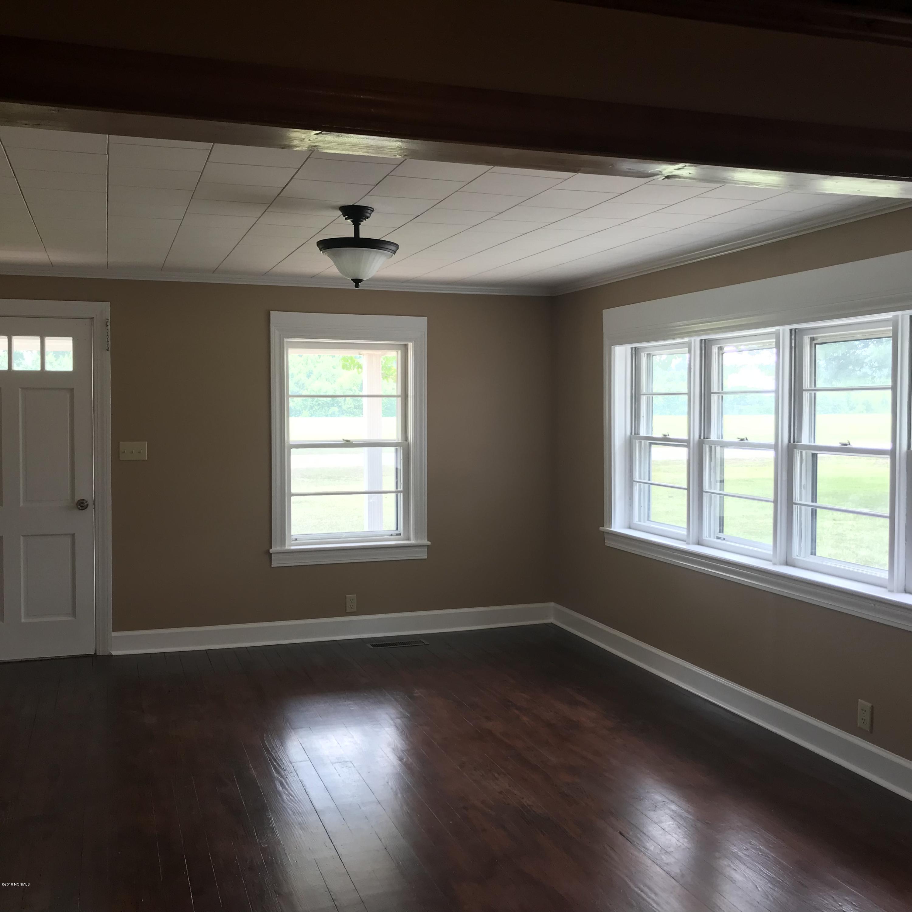 4731 Bonnetsville Road Clinton, NC 28328 - Photo 10 of 15 Living Room 2