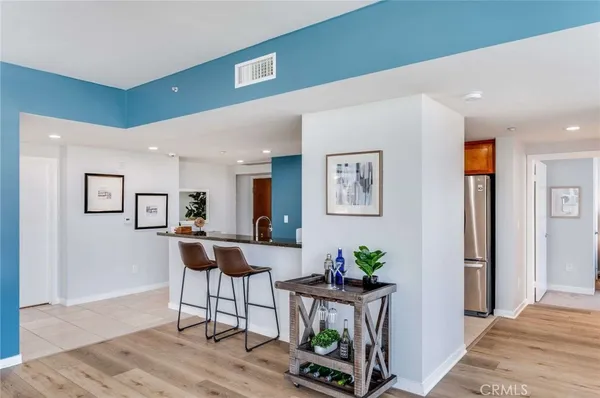 $700,000 | 400 West Ocean Boulevard, Unit 206, Long Beach, CA 90802