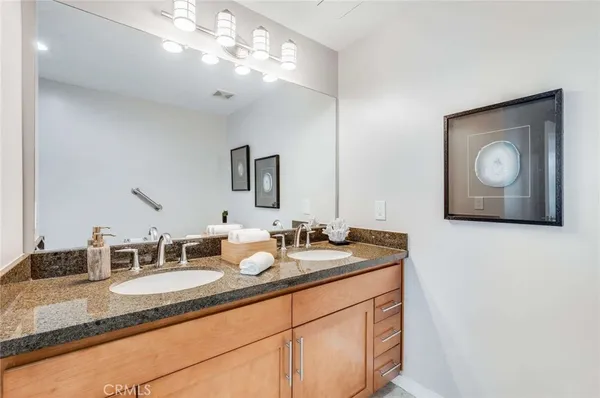 $700,000 | 400 West Ocean Boulevard, Unit 206, Long Beach, CA 90802