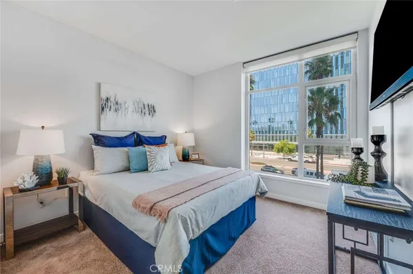 $700,000 | 400 West Ocean Boulevard, Unit 206, Long Beach, CA 90802