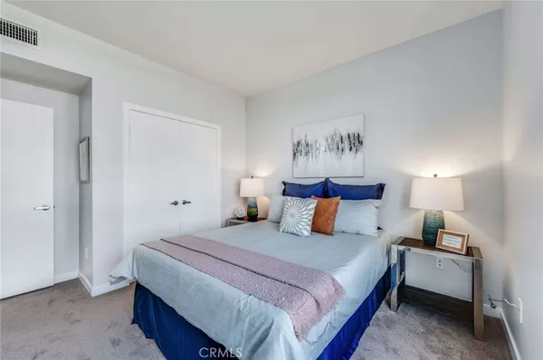 $700,000 | 400 West Ocean Boulevard, Unit 206, Long Beach, CA 90802