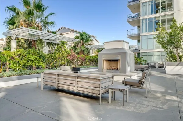 $700,000 | 400 West Ocean Boulevard, Unit 206, Long Beach, CA 90802
