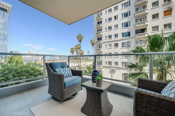 $700,000 | 400 West Ocean Boulevard, Unit 206, Long Beach, CA 90802