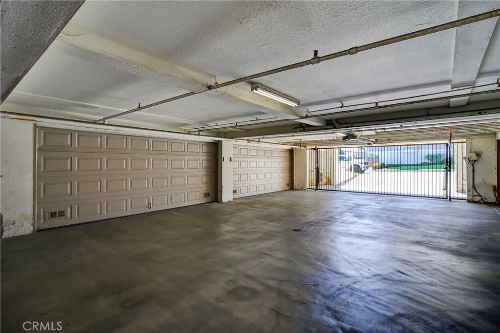 2720 Gramercy Avenue, Unit 5 Torrance, CA 90501 - Photo 35 of 35 a view of a garage