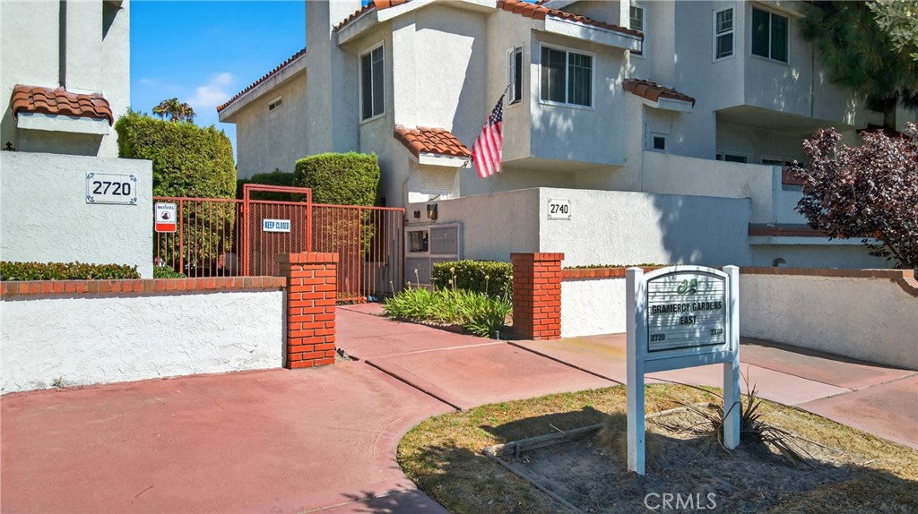 2720 Gramercy Avenue, Unit 5 Torrance, CA 90501 - Photo 6 of 35 a front view of a house with a yard