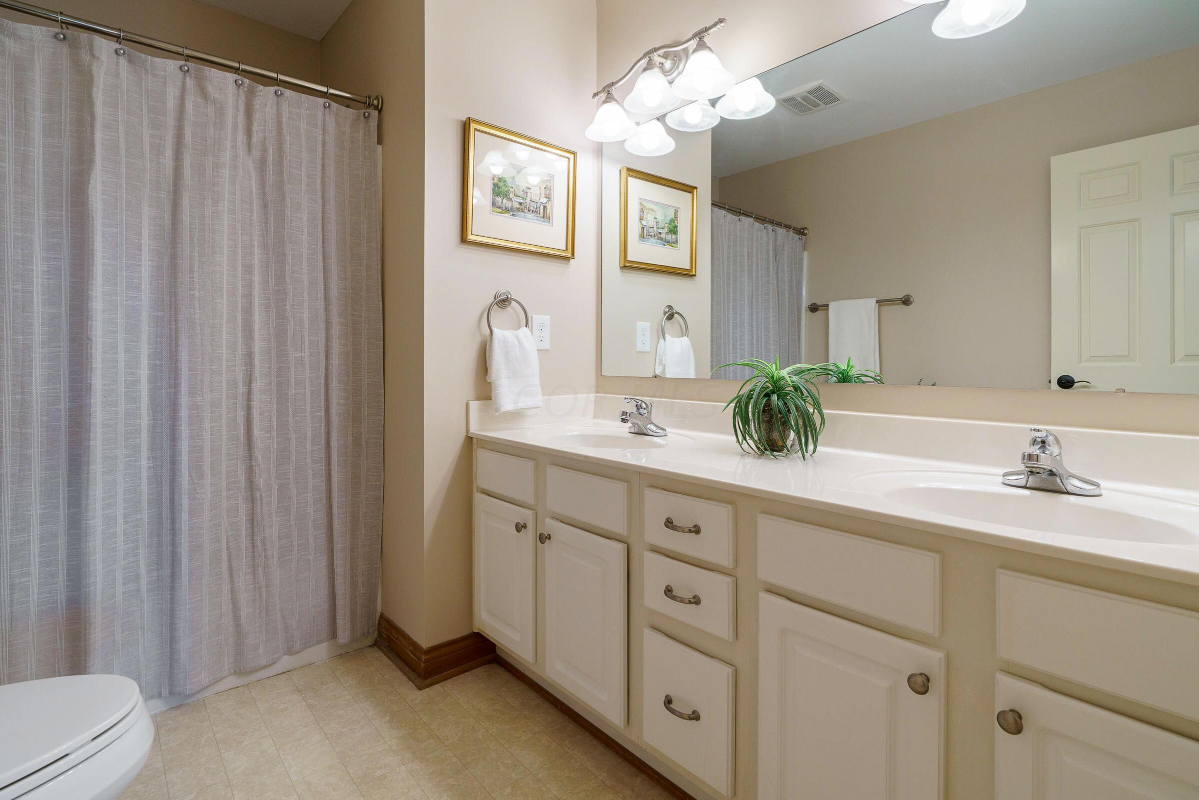 1788 Ford Road Delaware, OH 43015 - Photo 33 of 44 Main Bathroom