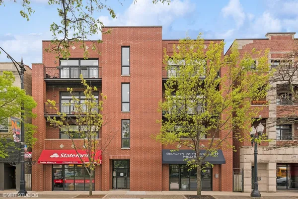 $4,250 | 2243 West Irving Park Road, Unit 2W, Chicago, IL 60618
