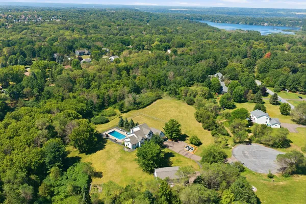 $849,900 | 923 Cloverleaf Circle, Hudson, WI 54016