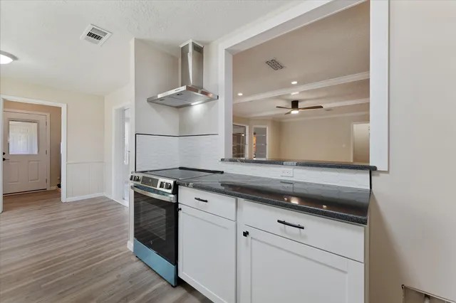 $274,900 | 9863 Swan Court, Conroe, TX 77385