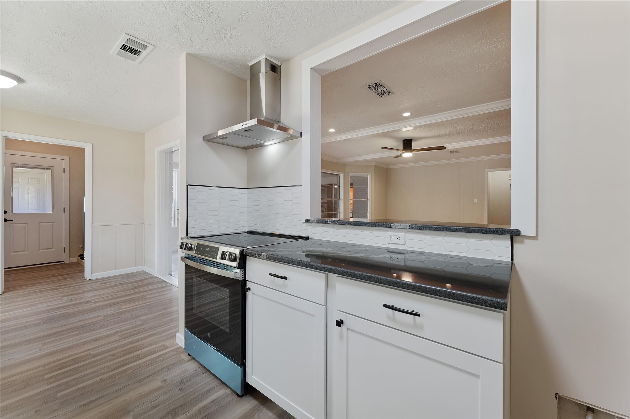 9863 Swan Court Conroe, TX 77385 - Photo 7 of 23