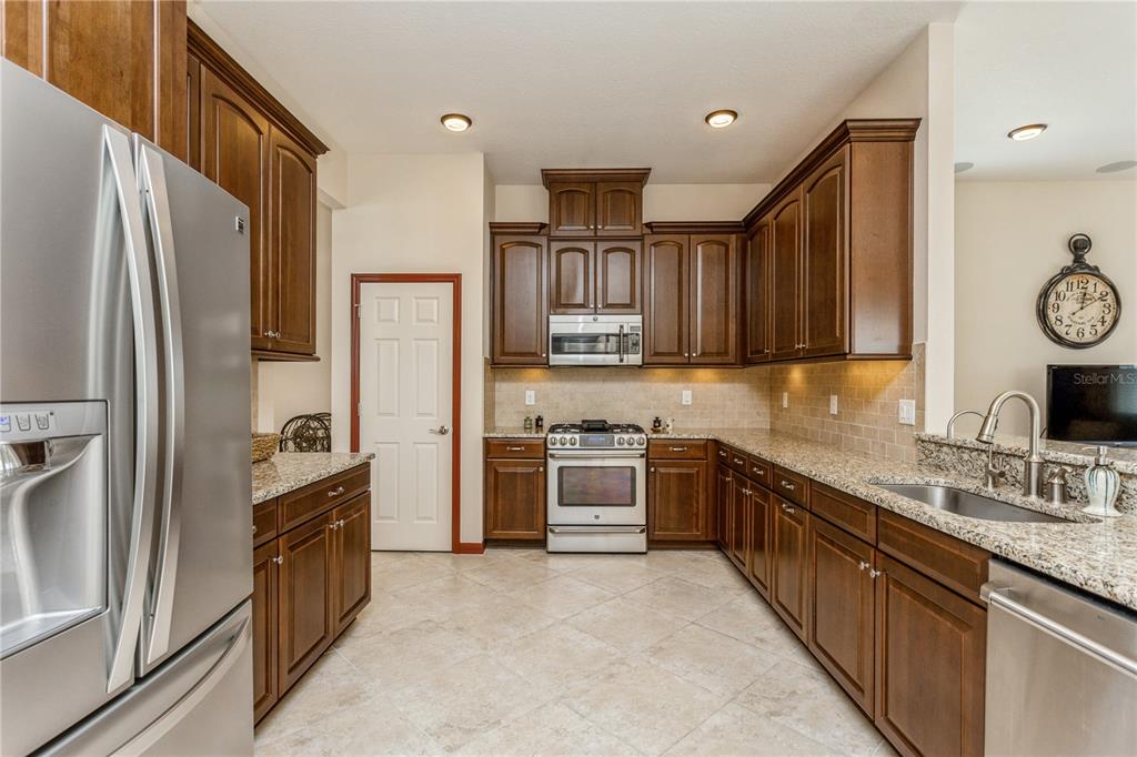11112 Great Neck Road Riverview, FL 33578 - Photo 11 of 55 Kitchen