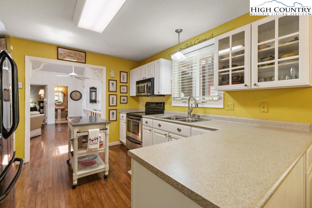 212 Grassy Gap Loop Road Beech Mountain, NC 28604 - Photo 15 of 47 Gallery Image 15