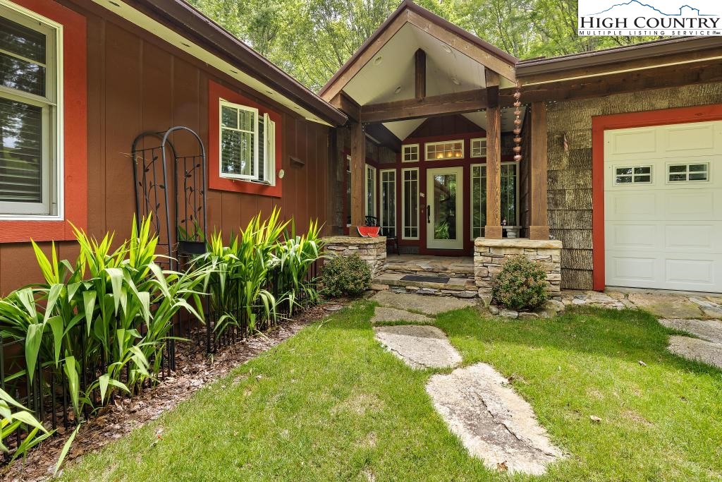 212 Grassy Gap Loop Road Beech Mountain, NC 28604 - Photo 4 of 47 Gallery Image 4