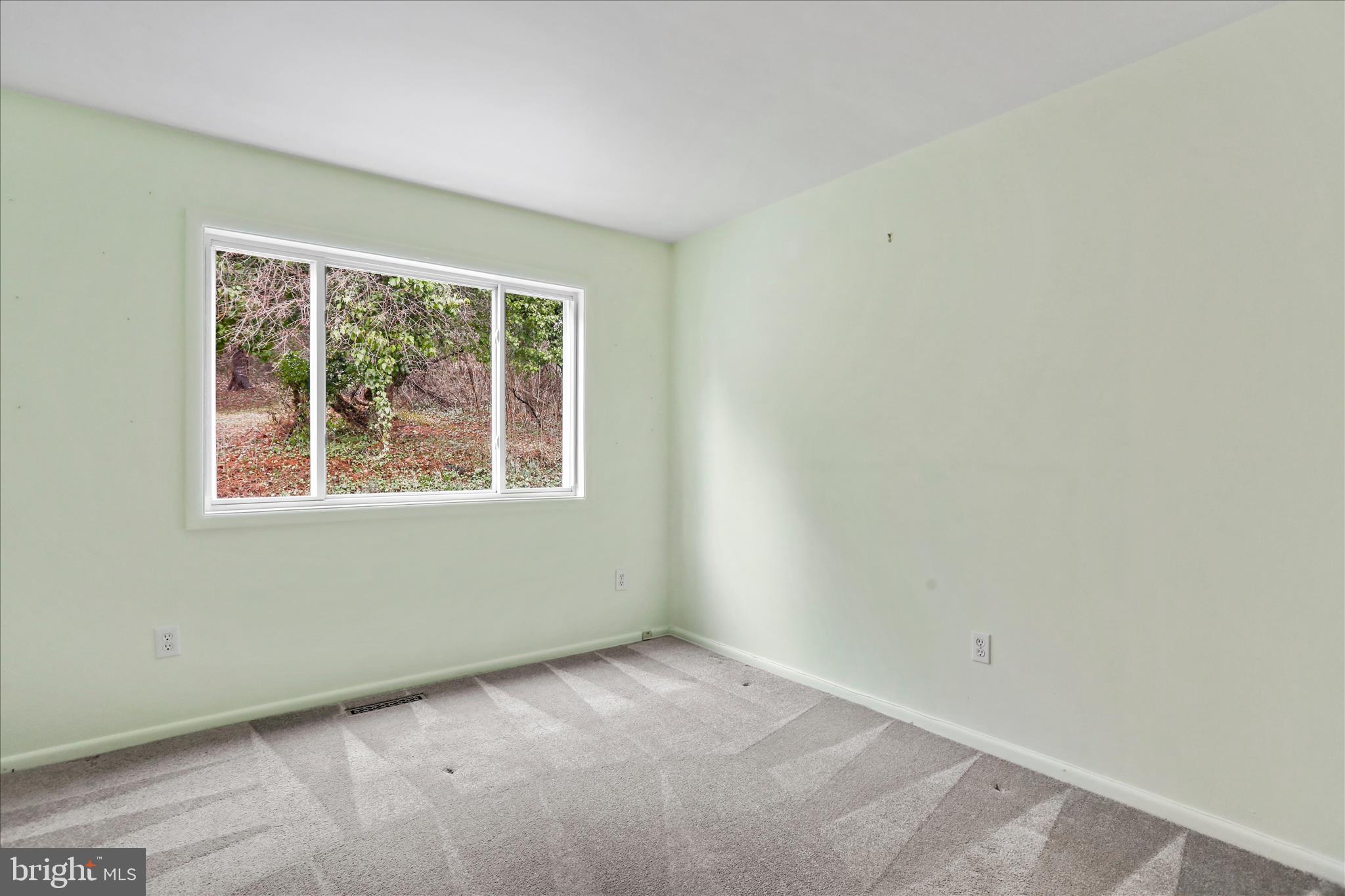 565 South River Road Front Royal, VA 22630 - Photo 26 of 68 an empty room with a window
