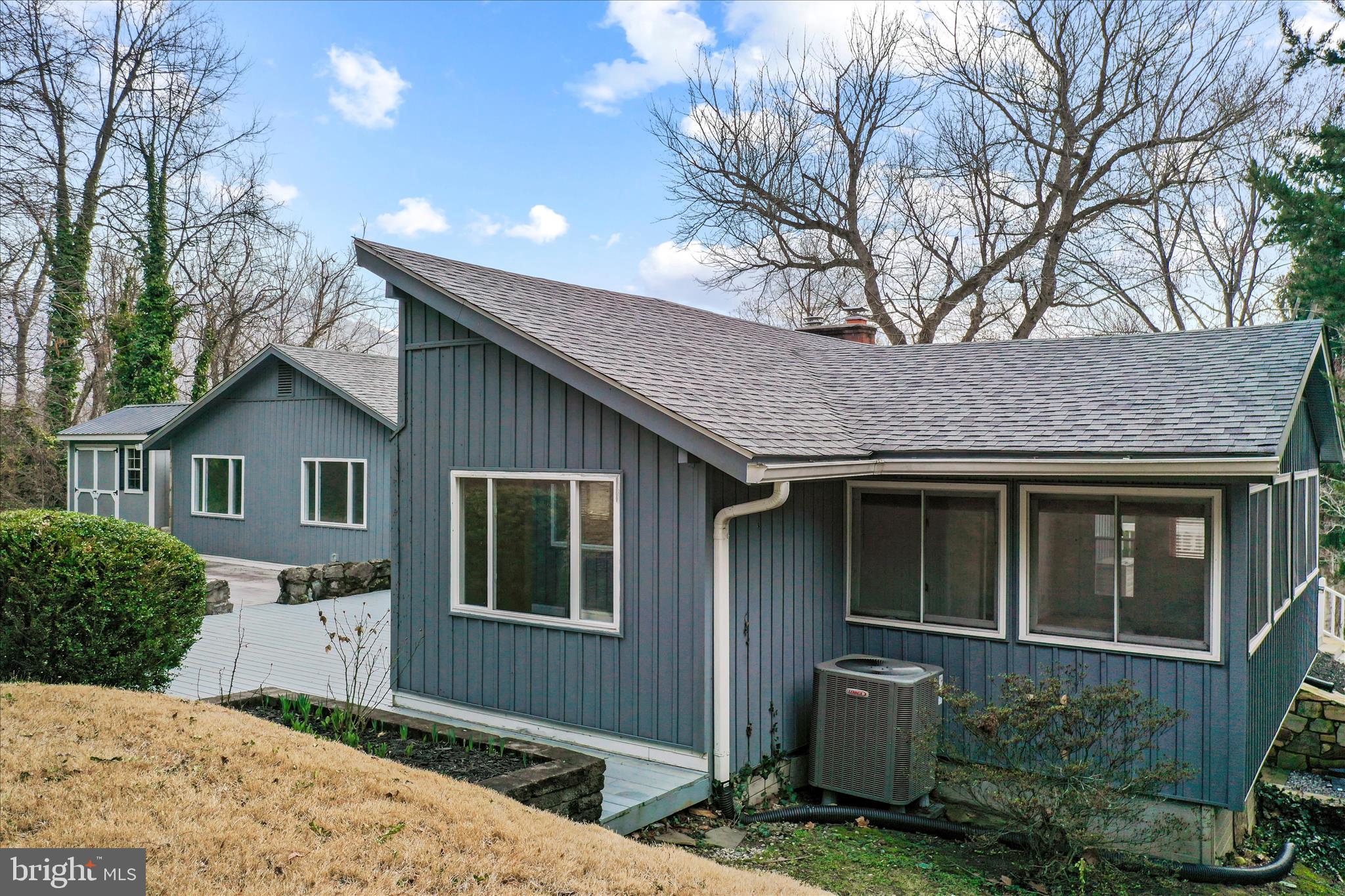 565 South River Road Front Royal, VA 22630 - Photo 6 of 68 a house view with a garden space