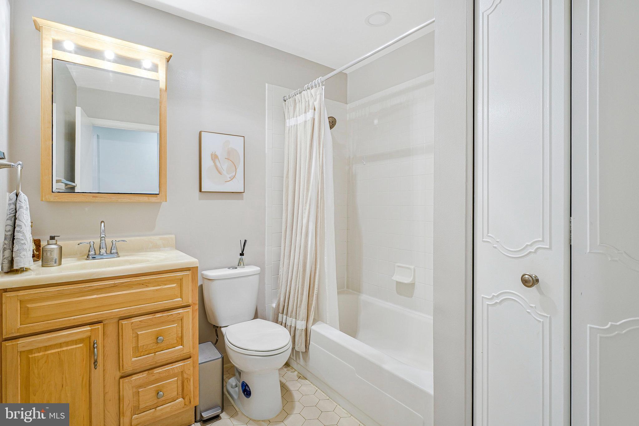 106 North Harrison Road Sterling, VA 20164 - Photo 14 of 23 bathroom 2