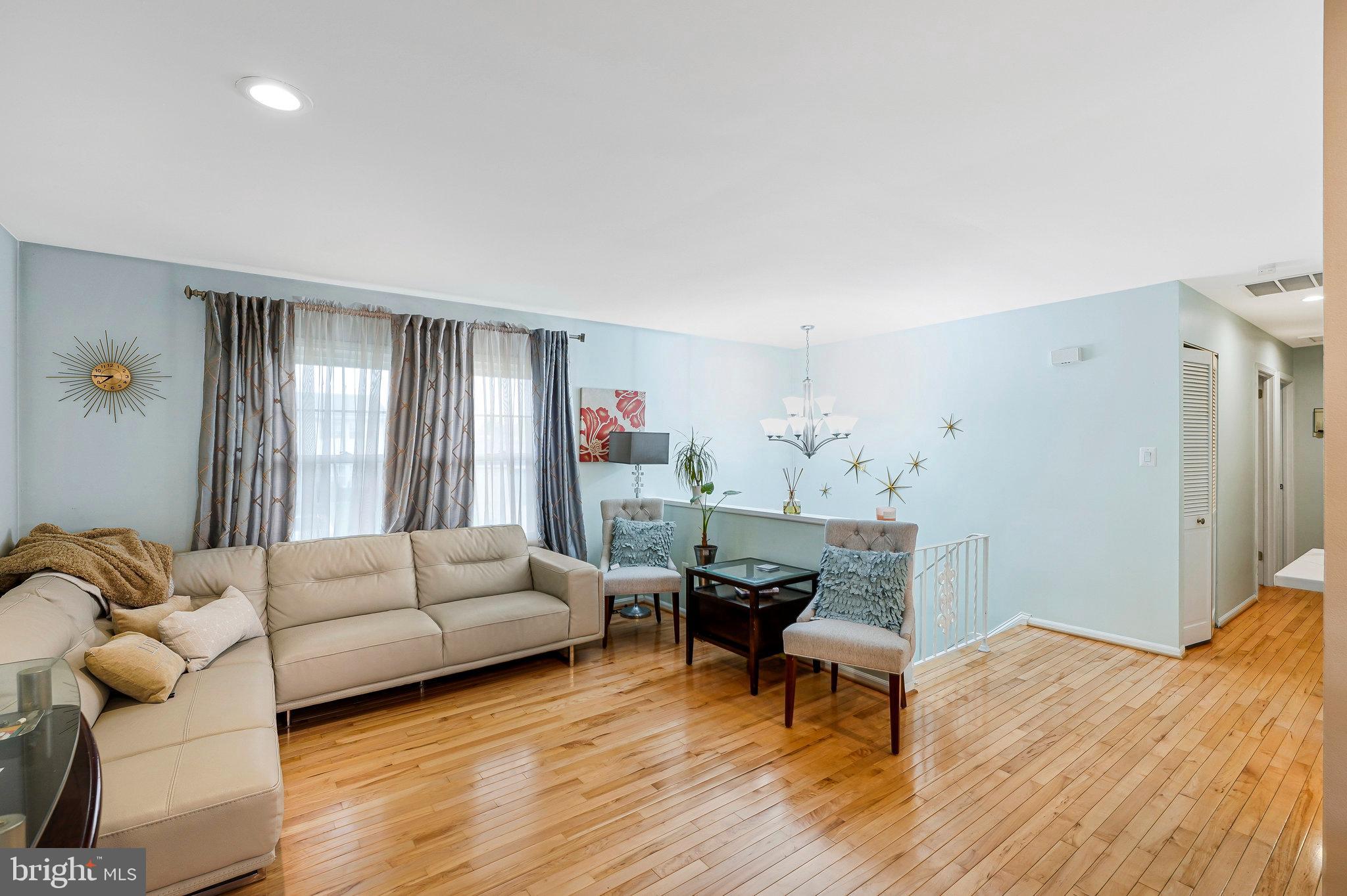 106 North Harrison Road Sterling, VA 20164 - Photo 2 of 23 Family room