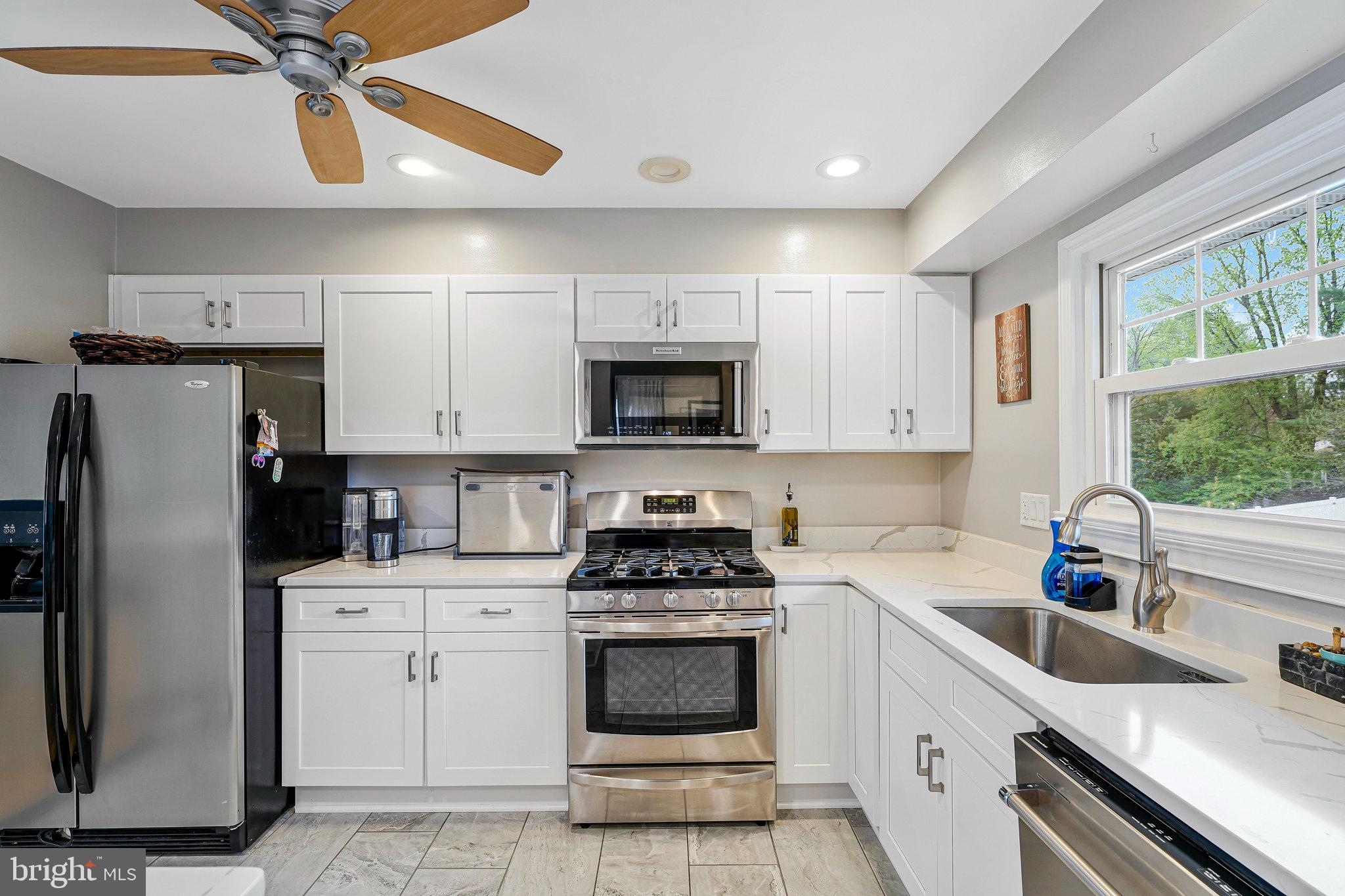 106 North Harrison Road Sterling, VA 20164 - Photo 7 of 23 Kitchen
