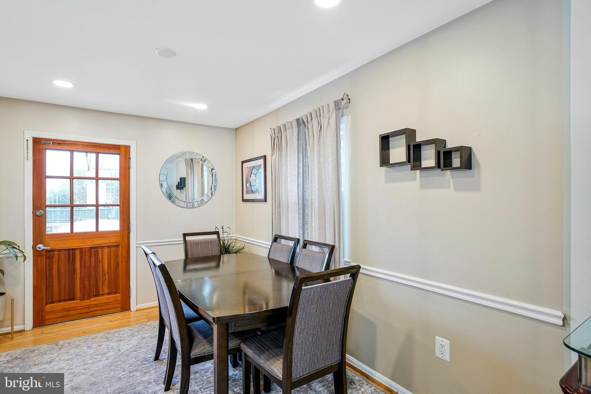 106 North Harrison Road Sterling, VA 20164 - Photo 9 of 23 dining area