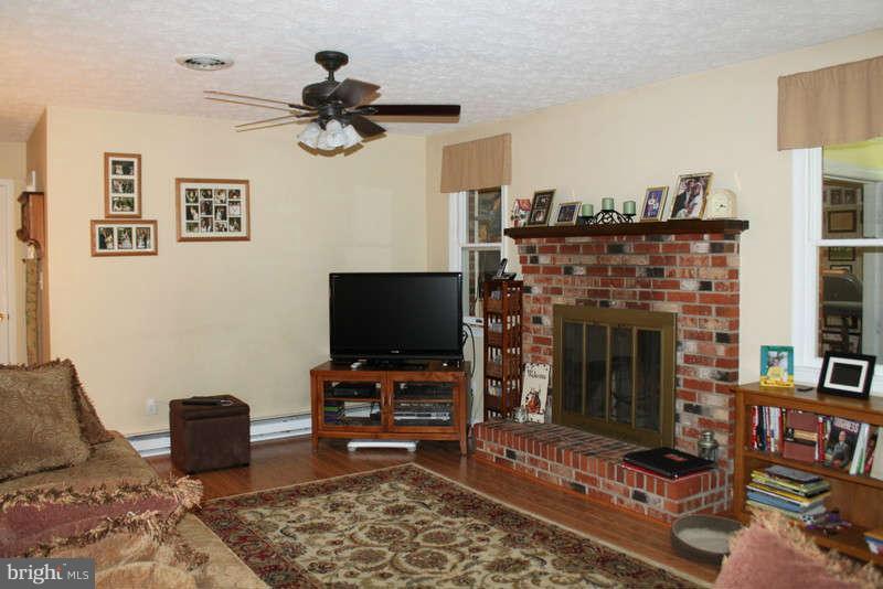103 Rockbridge Road Stephens City, VA 22655 - Photo 4 of 24 Family Room