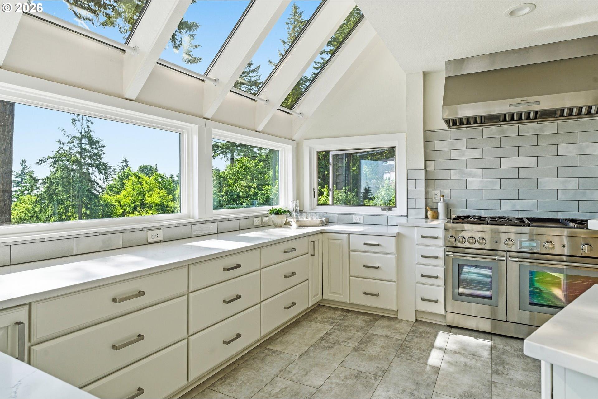 3046 Southwest Fairmount Boulevard Portland, OR 97239 - Photo 10 of 48 Gallery Image 10