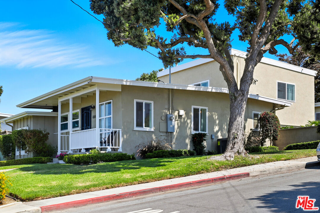 804 Hillcrest Street El Segundo, CA 90245 - Photo 28 of 34 a front view of a house with a yard and garage