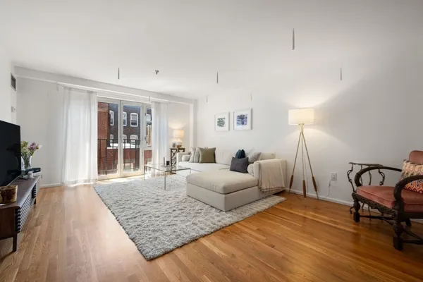 $899,000 | 350 North Street, Unit 403, Boston, MA 02113