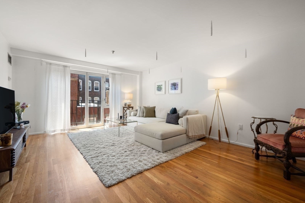 350 North Street, Unit 403 Boston, MA 02113 - Photo 1 of 31