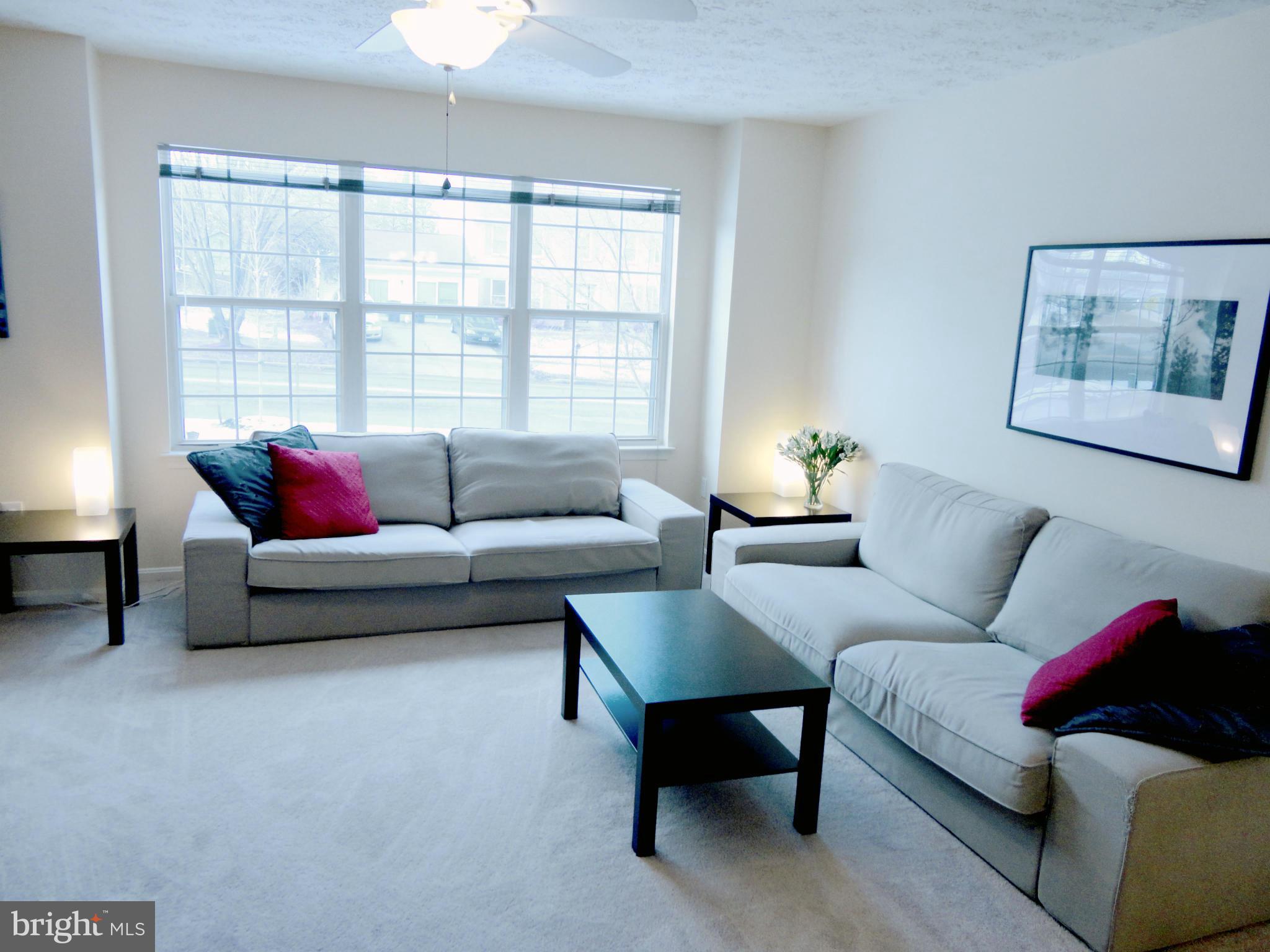 9565 Fort Foote Road Fort Washington, MD 20744 - Photo 3 of 22 Living Room