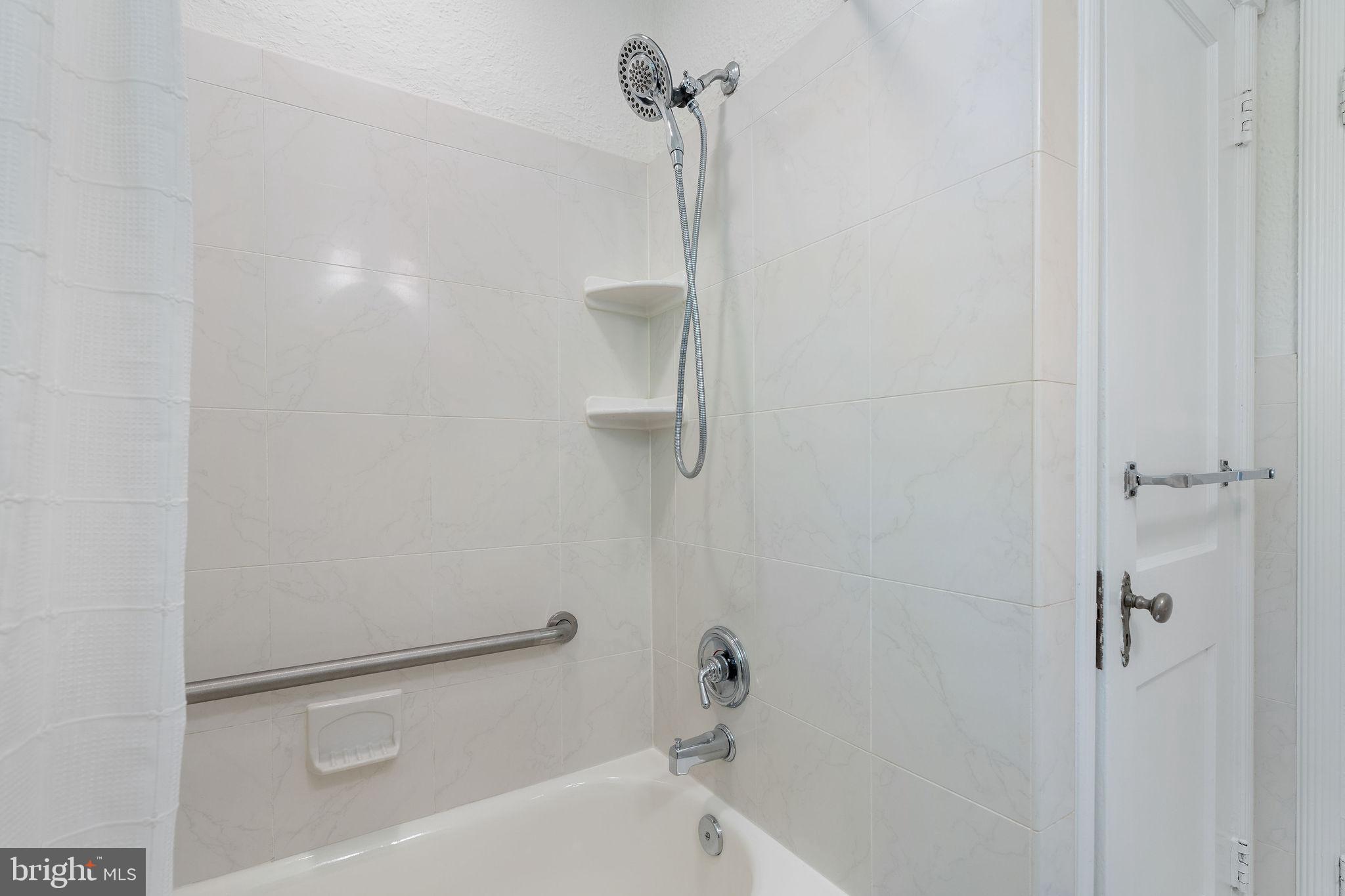 19 Dunkirk Road Baltimore, MD 21212 - Photo 19 of 37 Upper Level Full Bath