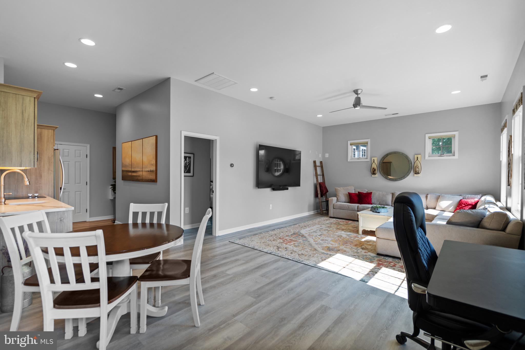15901 Hampton Road Hamilton, VA 20158 - Photo 54 of 94 Living and dining spaces from the door