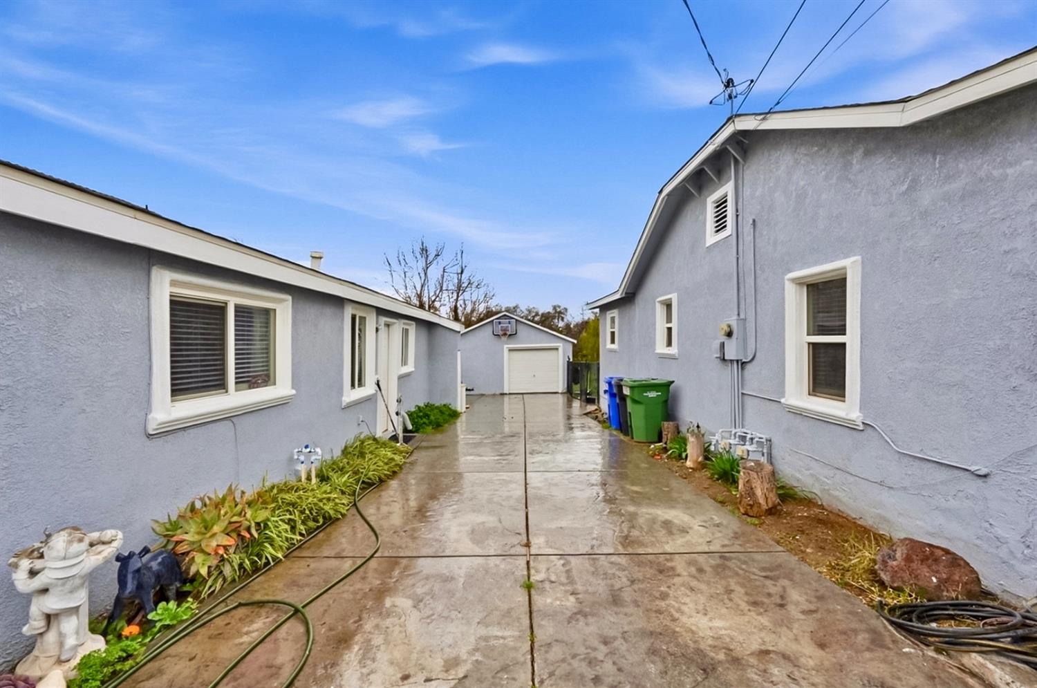 1829 River Road Modesto, CA 95351 - Photo 2 of 44 a view of a house with a patio