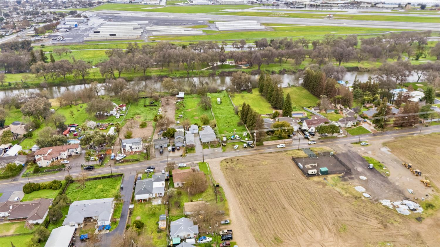 1829 River Road Modesto, CA 95351 - Photo 3 of 44 a view of a city