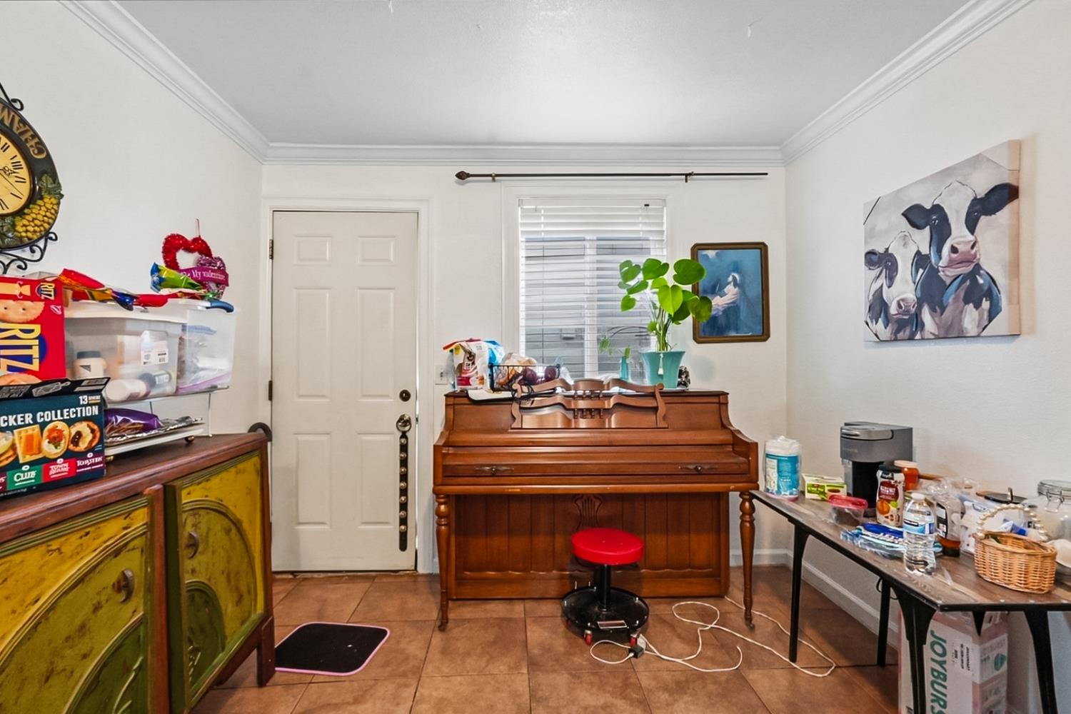 1829 River Road Modesto, CA 95351 - Photo 40 of 44 a room with furniture and a gym equipment