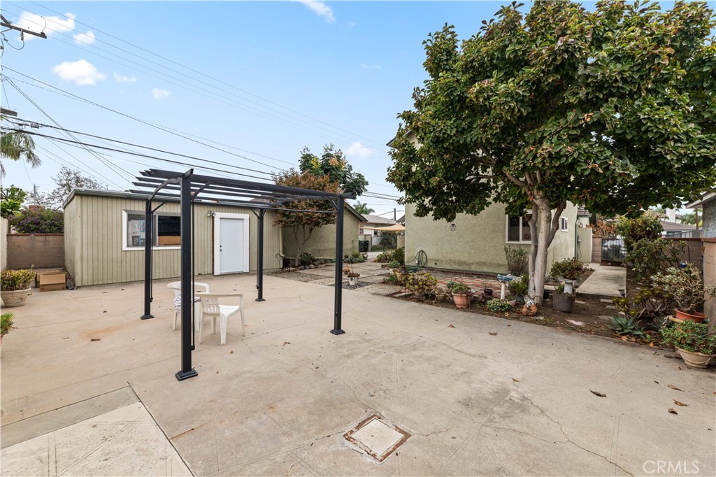 9063 Gotham Street Downey, CA 90241 - Photo 28 of 45 a view of a garage