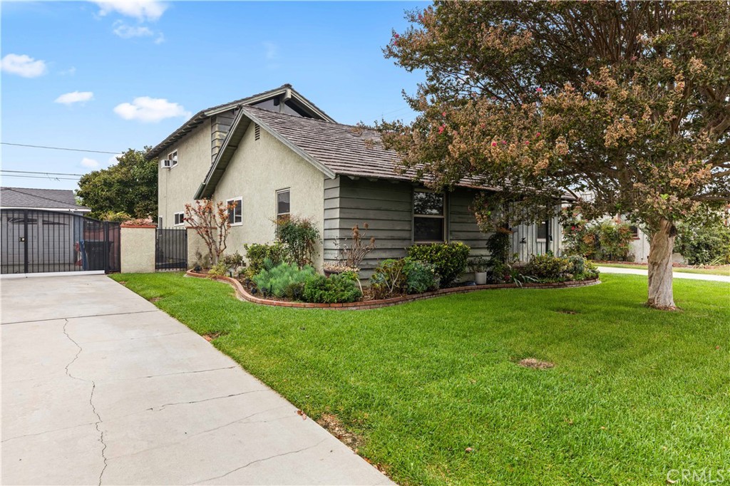 9063 Gotham Street Downey, CA 90241 - Photo 4 of 45 a front view of house with yard and green space