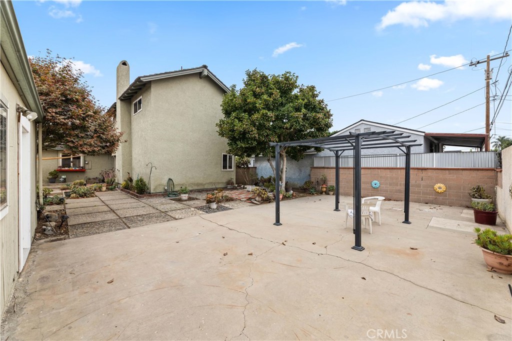 9063 Gotham Street Downey, CA 90241 - Photo 44 of 45 a view of a house with a snow