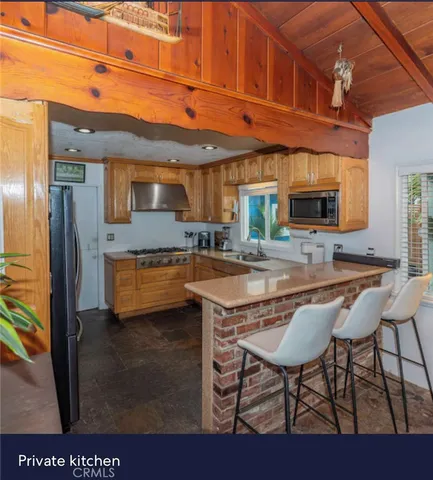 $7,000 | 210 10th Street, Huntington Beach, CA 92648