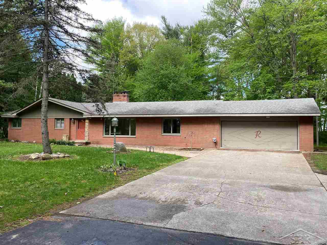 1704 South Beyer Road Saginaw, MI 48601 - Photo 1 of 11 50074943.JPG